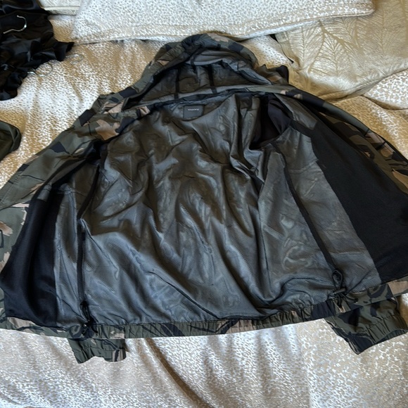 Theory 
Men’s hooded jacket size medium - Picture 9 of 13